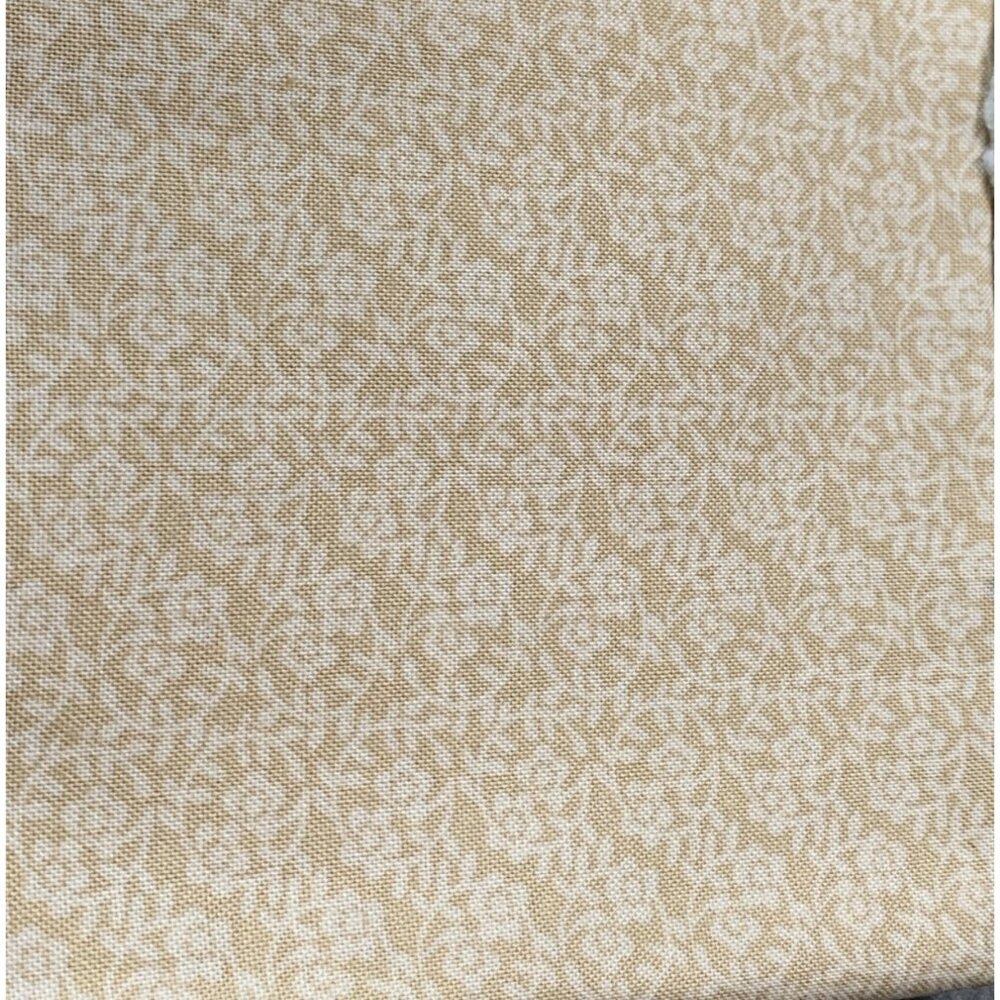 Beige Floral Fat Quarter Quilting Cotton Fabric 18x22 Sewing & Crafts